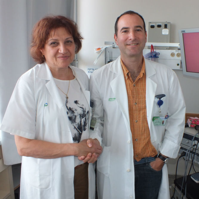 דוקטור יניר ופרופסור דואק במחלקת א.א.ג בכרמל